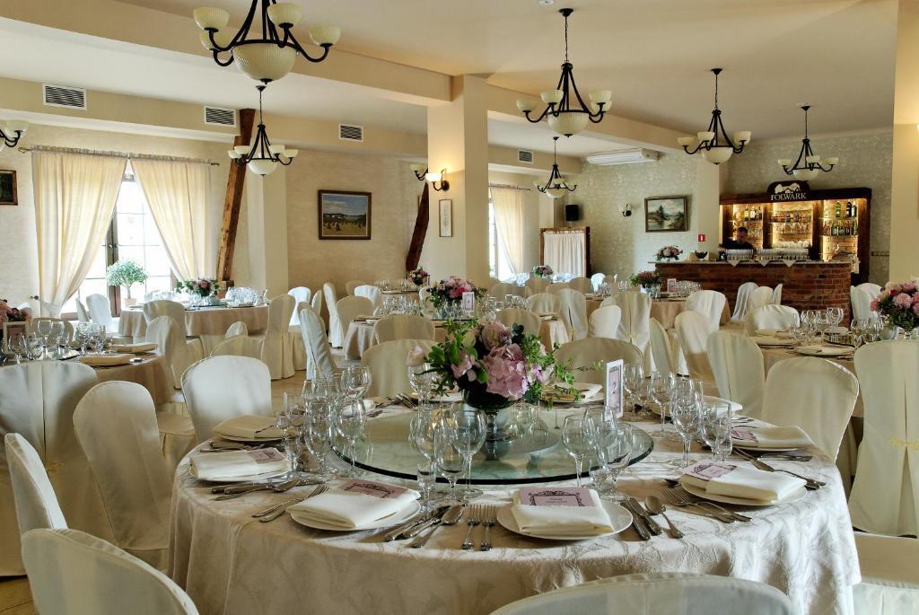 Hotel Folwark Згеж Екстериор снимка