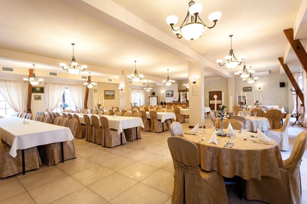 Hotel Folwark Згеж Екстериор снимка