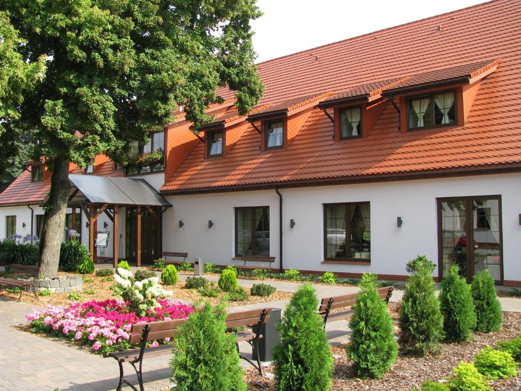 Hotel Folwark Згеж Екстериор снимка